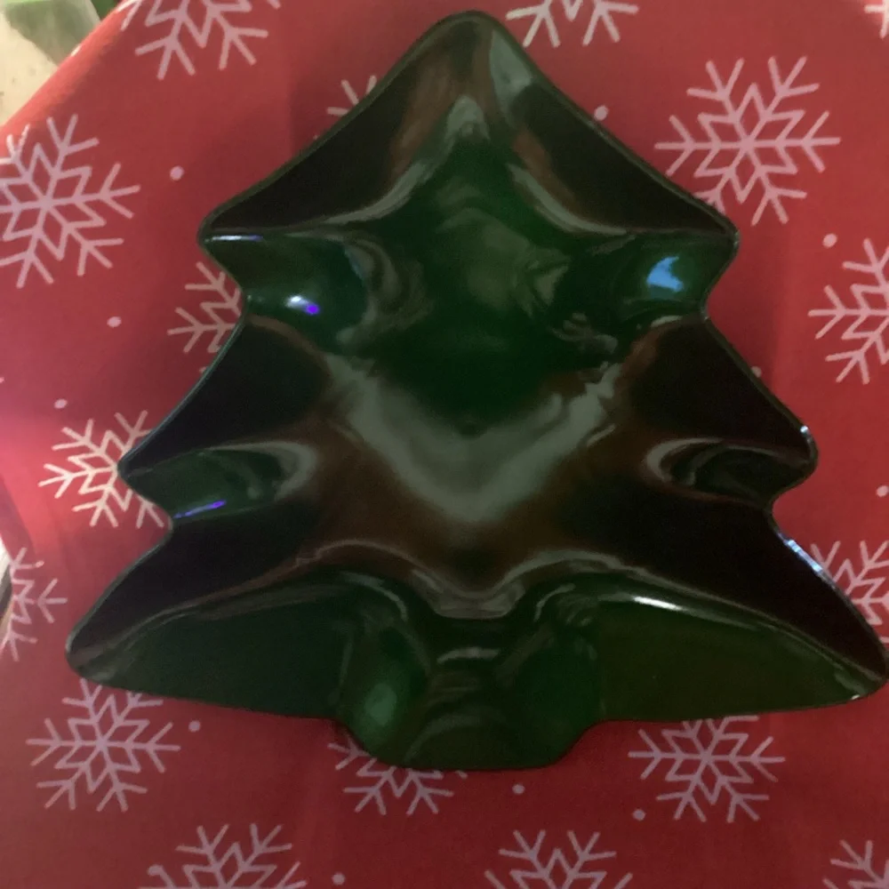 Sleigh Bell Bistro Set of 4 Serving Plates in Green - tree shape